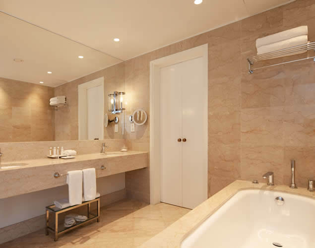 Superior Sea View One Bedroom Suite Bathroom