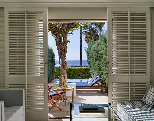 Studio Suite with Sea View and Pool