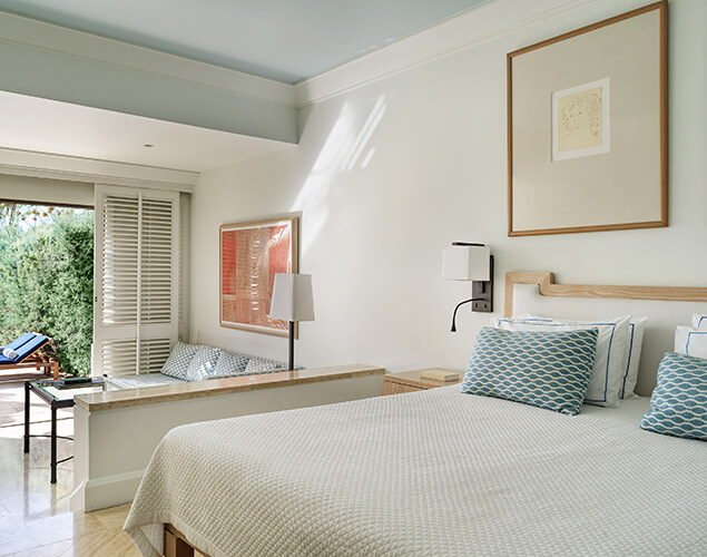 Studio Suite with Sea View and Pool
