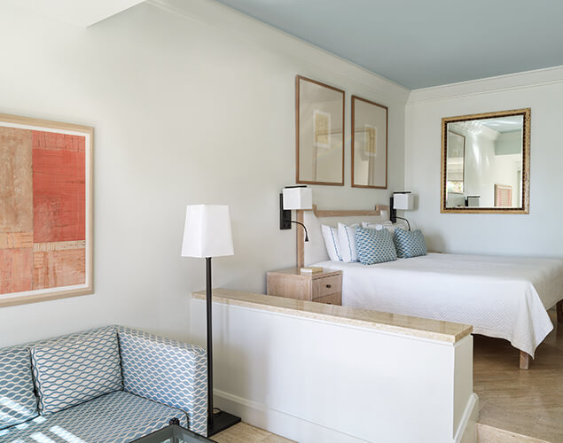 Studio Suite with Sea View and Pool