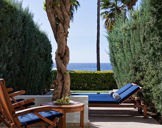 Studio Suite with Sea View and Pool